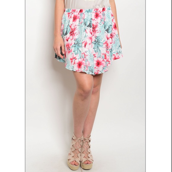 🌸 Floral Flare Mini Skirt 🌸 - Picture 2 of 5